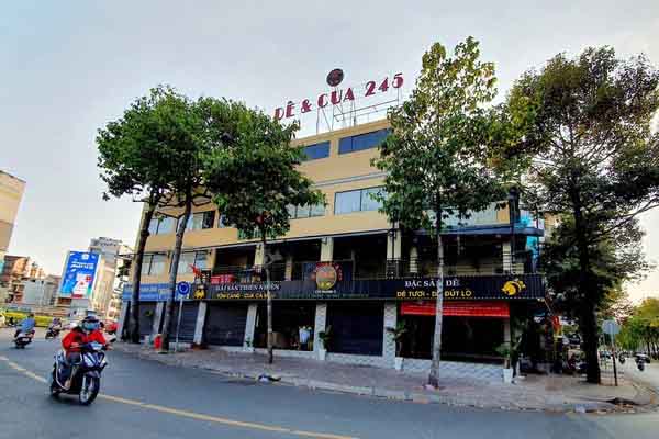 Quán xá ở TP.HCM im lim sau lệnh dừng hoạt động, vẫn có chỗ ăn nhậu tưng bừng