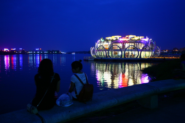 ‘Bông sen’ trên sông Hương