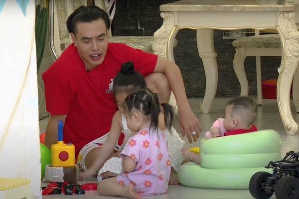 Lê Dương Bảo Lâm ru con ngủ bằng hit của HIEUTHUHAI