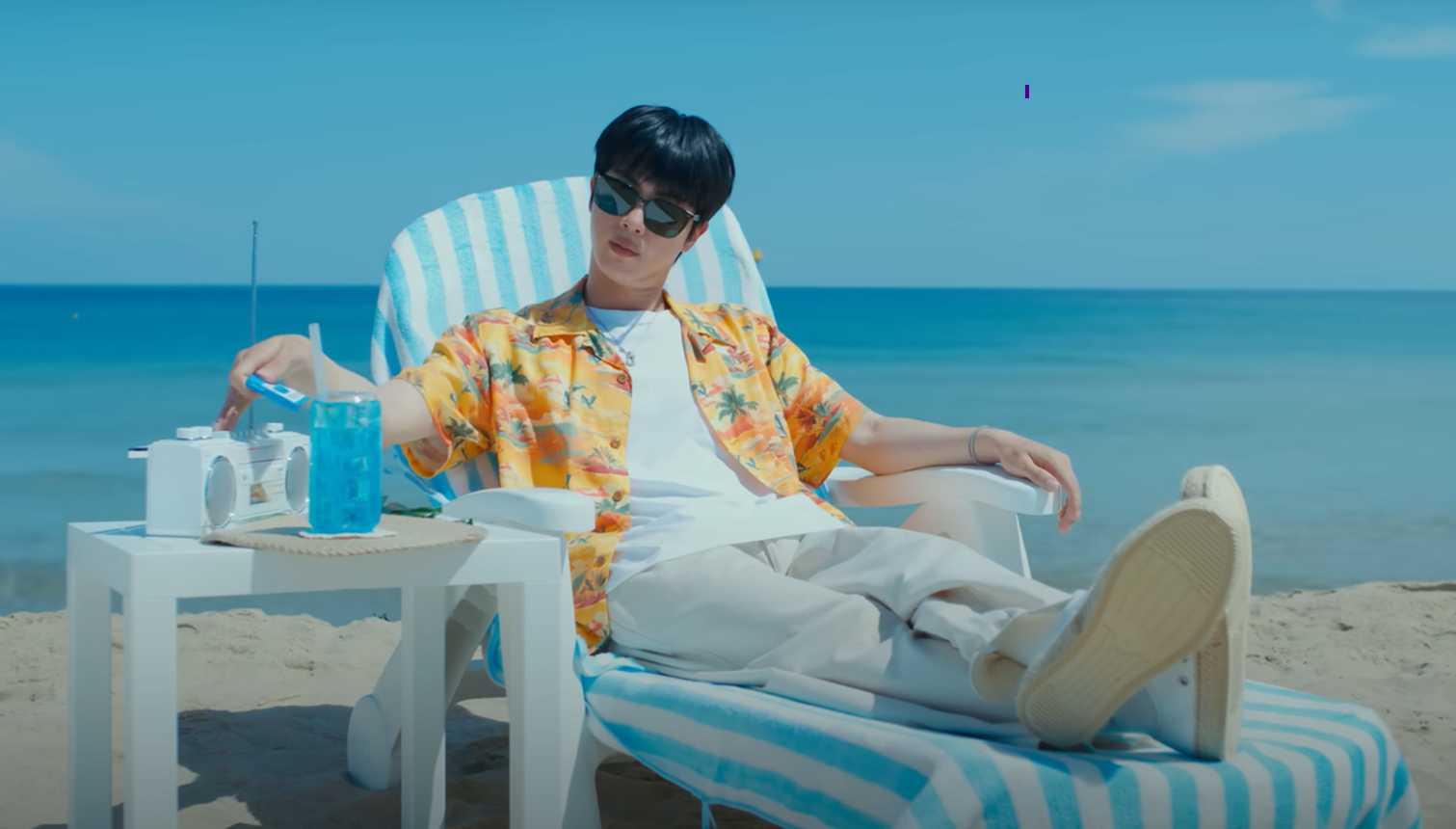 Jin (BTS) xác nhận sẽ quay trở lại đường đua âm nhạc vào tháng 11 này