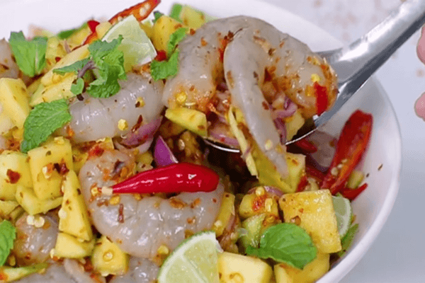 Bị liệt gần như hoàn toàn 2 chân vì ăn gỏi sống và khuyến cáo của chuyên gia