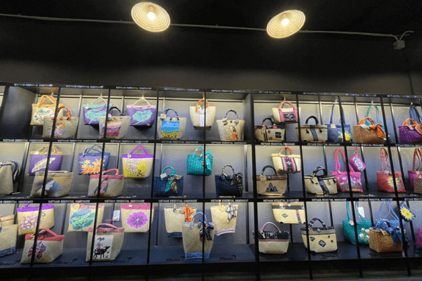 Phù phép cỏ bàng thành những sản phẩm nghệ thuật đậm văn hoá Việt