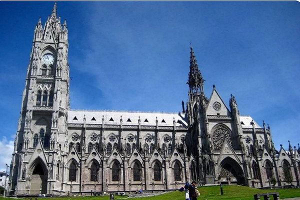 Basilica del Voto Nacional – Vương cung thánh đường tân Gothic lớn nhất ở châu Mỹ