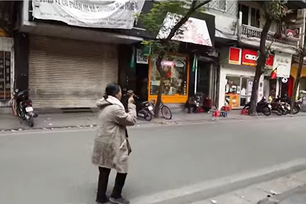 Độc lạ lắc chuông để rao hàng chỉ người Hà Nội lâu năm mới biết là bán gì