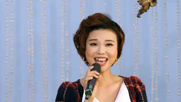 Thái Bảo gợi lại hình ảnh năm 16 tuổi của “Nữ hoàng nhạc Pháp” Thanh Hoa