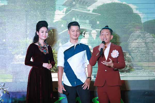 Tuấn Tú hạnh phúc khi đàn chị Thùy Trang khen ngợi không ngớt