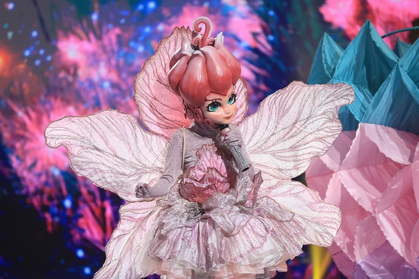 The Masked Singer Vietnam: Mascot Nàng Tiên Hoa gây sốt với tạo hình lung linh