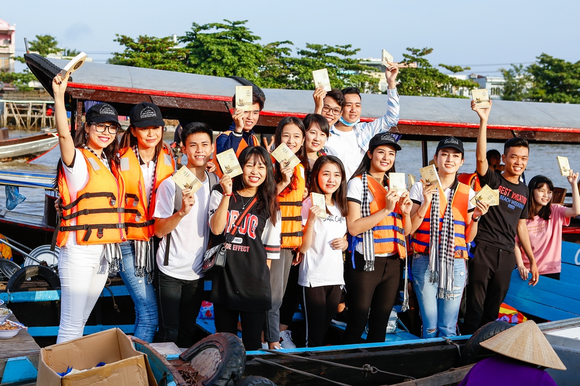 Sách quý đến tận tay vùng sông nước miền Tây hữu tình