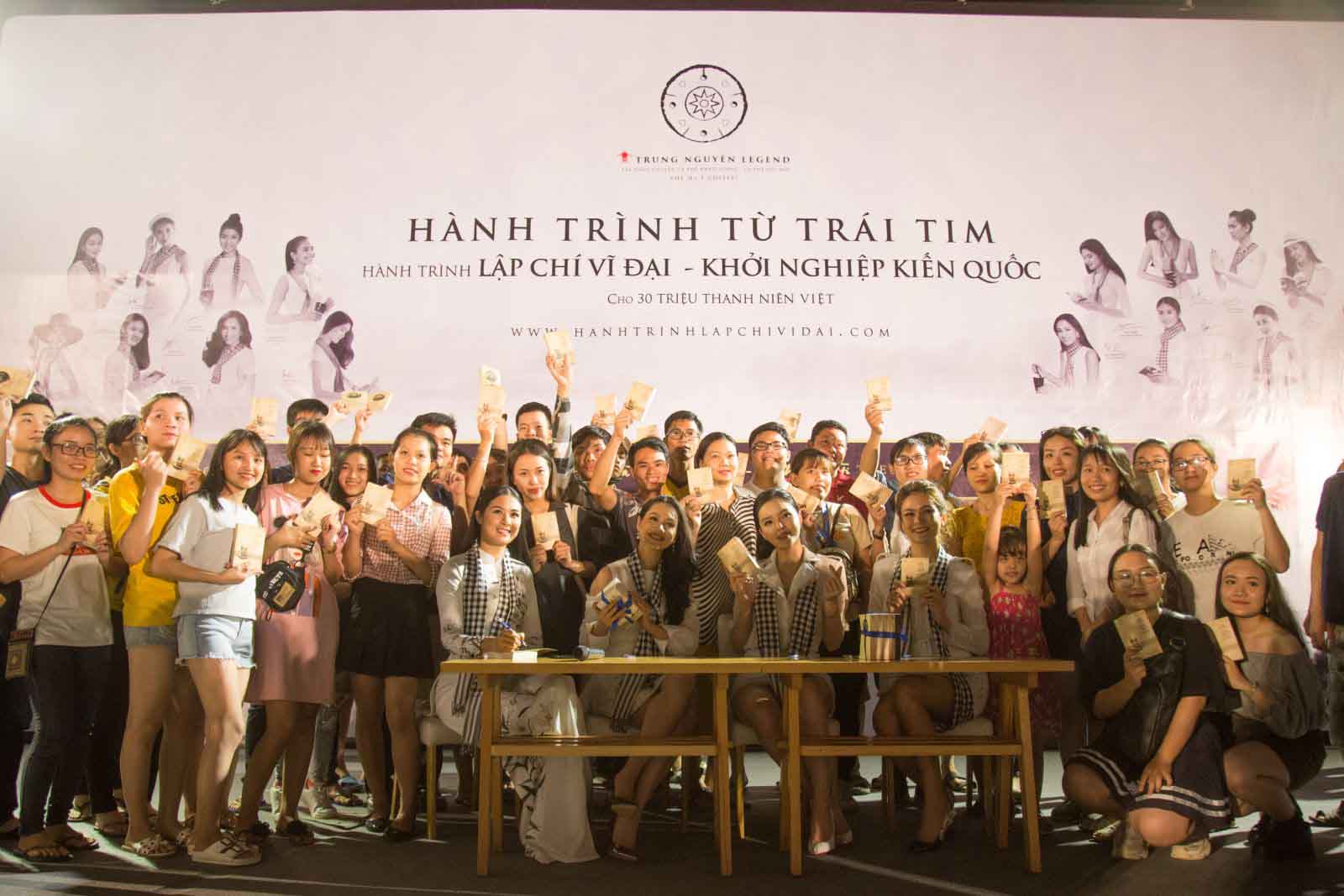 Trao tặng hơn 50.000 cuốn sách cho thư viện, đối tác và cộng đồng