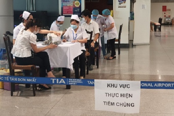 Ngày càng có nhiều ca nhiễm không rõ nguồn lây, Chủ tịch TP.HCM đề ra 5 giải pháp chống COVID-19