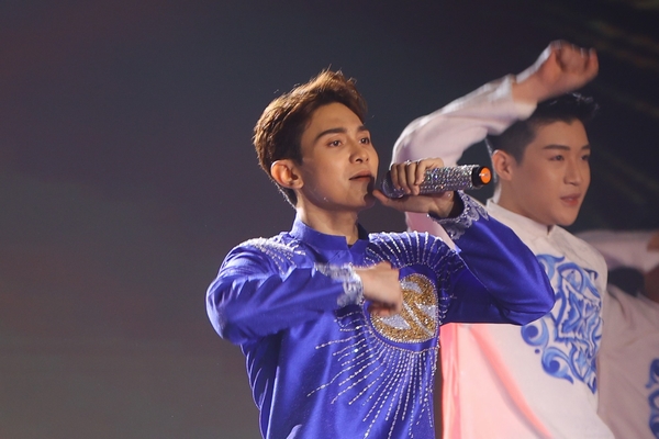 Roy Nguyễn được nhạc sĩ Phương Uyên ‘rủ rê’ song ca