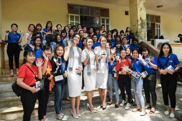 Á hậu Thúy Vân: “Khuyến học là cuốn sách cần đọc”