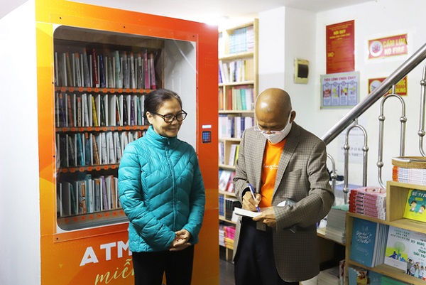 Hà Nội có cây ATM sách đầu tiên