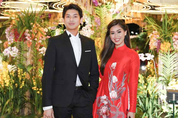 Thiếu gia, tiểu thư nhà chồng Tăng Thanh Hà gây xôn xao đường hoa Nguyễn Huệ