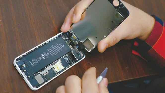 Chương trình giảm giá pin thay thế cho iPhone giúp Apple kiếm bộn tiền?