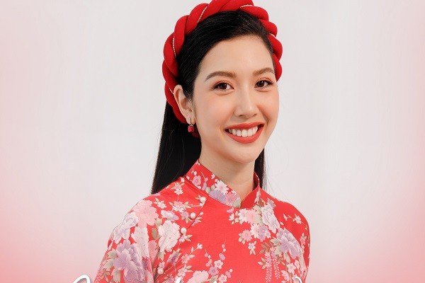 Á hậu Thuý Vân thử sức với vai trò nhạc sĩ