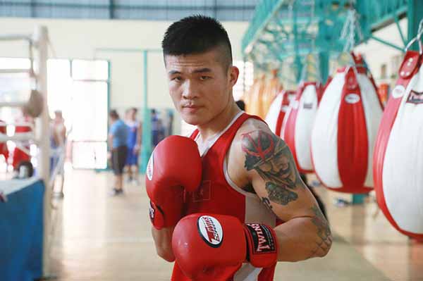 Nam vương boxing Việt phản ứng chỉ trích ‘ngông cuồng’ khi thách đấu Pierre Flores