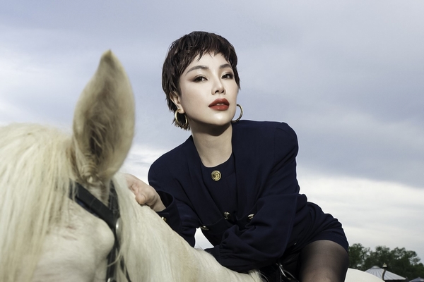 ‘Mẹ một con’ Trà Ngọc Hằng ‘gây thương nhớ’ với vẻ đẹp cá tính