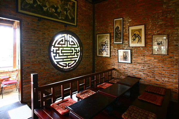 Trà thất tĩnh lặng bên sông Hương