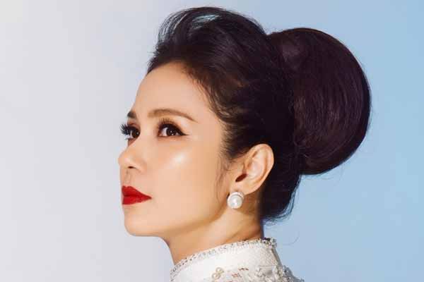 Khoảnh khắc đắt giá của Việt Trinh khi làm mẫu