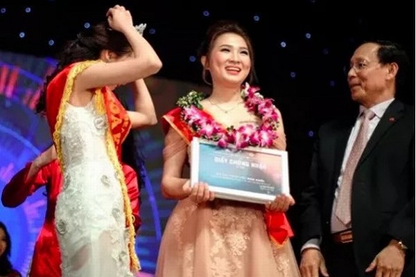 Nhan sắc của Hoa khôi Báo chí đang gây náo loạn mạng xã hội