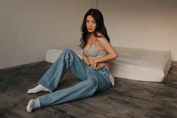 Đường cong hút mắt của Yaya Trương Nhi khiến dân mạng trầm trồ