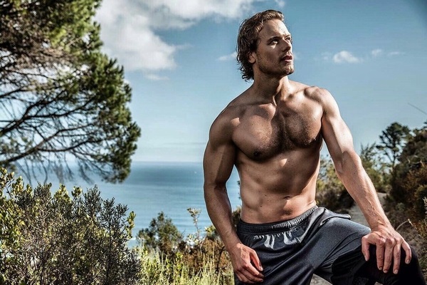 Cơ bắp cuồn cuộn và chế độ ăn kiêng ‘có một không hai’ của Sam Heughan 