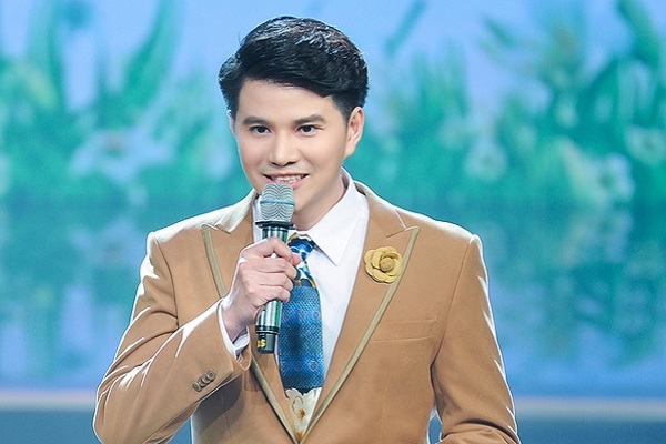 MC Vũ Mạnh Cường xúc động rưng rưng khi đọc thư liệt sỹ