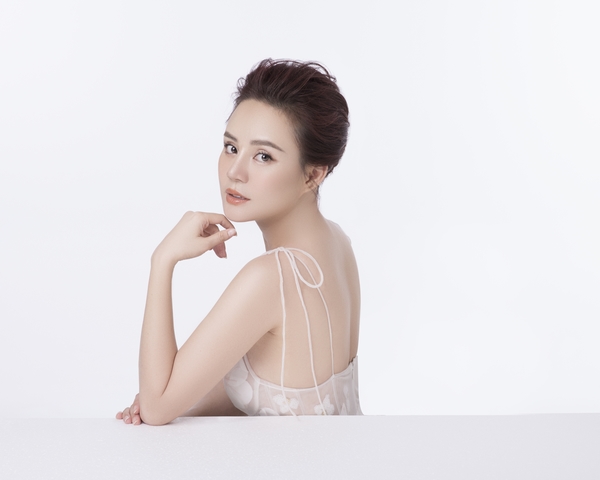 Vy Oanh bật mí bí quyết sở hữu làn da đẹp như tuổi đôi mươi