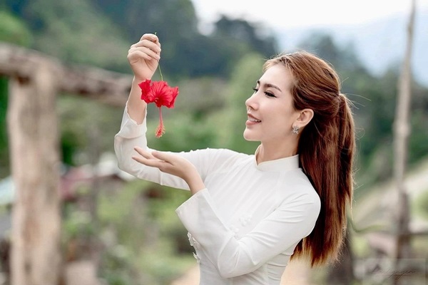 Hoàng Y Nhung đáp trả cộng đồng mạng ‘cực thâm thúy’ khiến fans nể phục