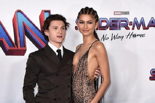 ‘Người nhện’ Tom Holland chinh phục bạn gái nhờ tài làm đồ gỗ thủ công 