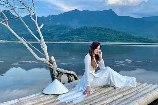 Midu khoe vẻ dịu dàng cùng vóc dáng đáng mơ ước