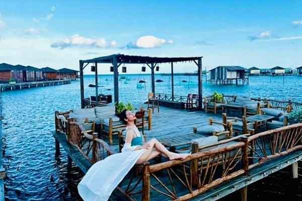 Nhật Kim Anh diện bikini gợi cảm, tự tin khoe dáng nuột nà