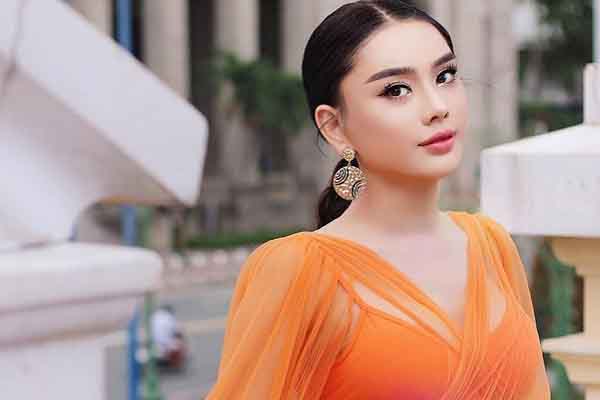 Lâm Khánh Chi: trẻ trung, vai gầy, eo thon