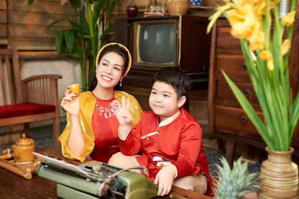 Nhật Kim Anh đón Tết hạnh phúc bên con trai 