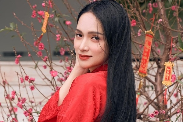 Hương Giang hạnh phúc thông báo ‘lên chức’ ngày đầu năm mới?