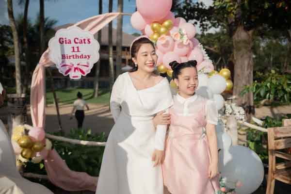 MC Anh Thơ: ‘Không muốn bỏ lỡ bất kì thời khắc quan trọng nào của con gái’