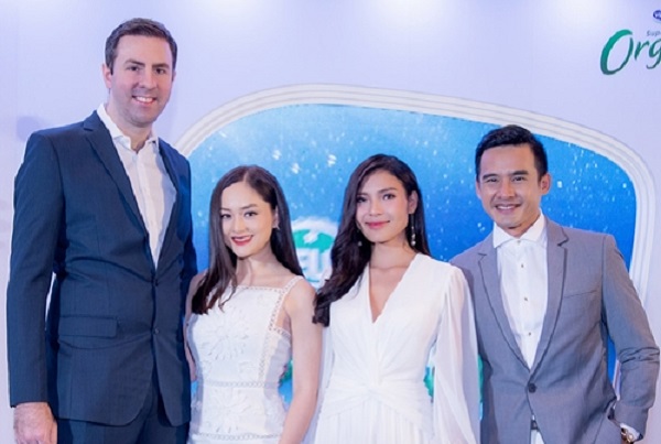 Vợ chồng Lan Phương ‘hội ngộ’ gia đình Lương Thế Thành – Thúy Diễm