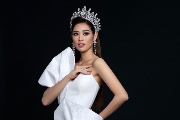 Hoa hậu Khánh Vân trao 2 tấn gạo cho người dân Tp.HCM