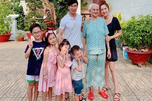 4 con Lý Hải – Minh Hà quây quần bên nội dịp cuối tuần