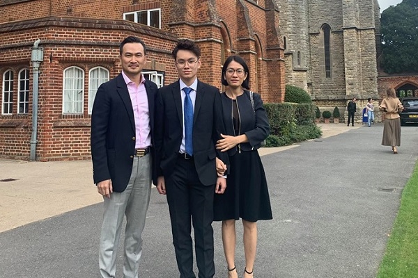 Xúc động với tâm thư của Chi Bảo dành cho con trai trước ngày du học