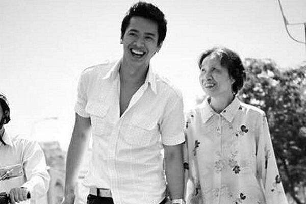 Bà ngoại qua đời, Hồ Đức Vĩnh buồn bã: ‘Tôi mất một nửa cuộc đời’