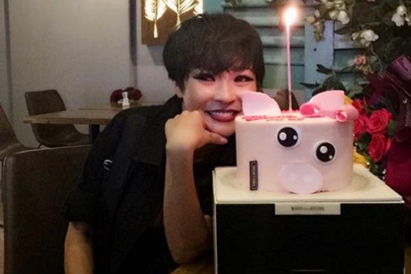 Phương Thanh thổi nến mừng sinh nhật cùng người hâm mộ