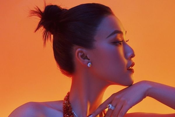 MC Hoàng Oanh khoe vẻ đẹp đa phong cách