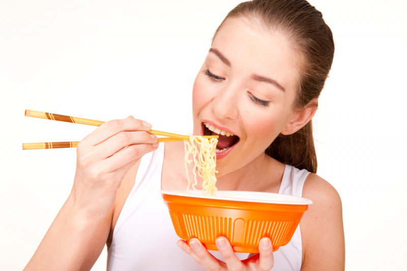 Mì gói ăn quá nhiều sẽ không tốt đối với phụ nữ