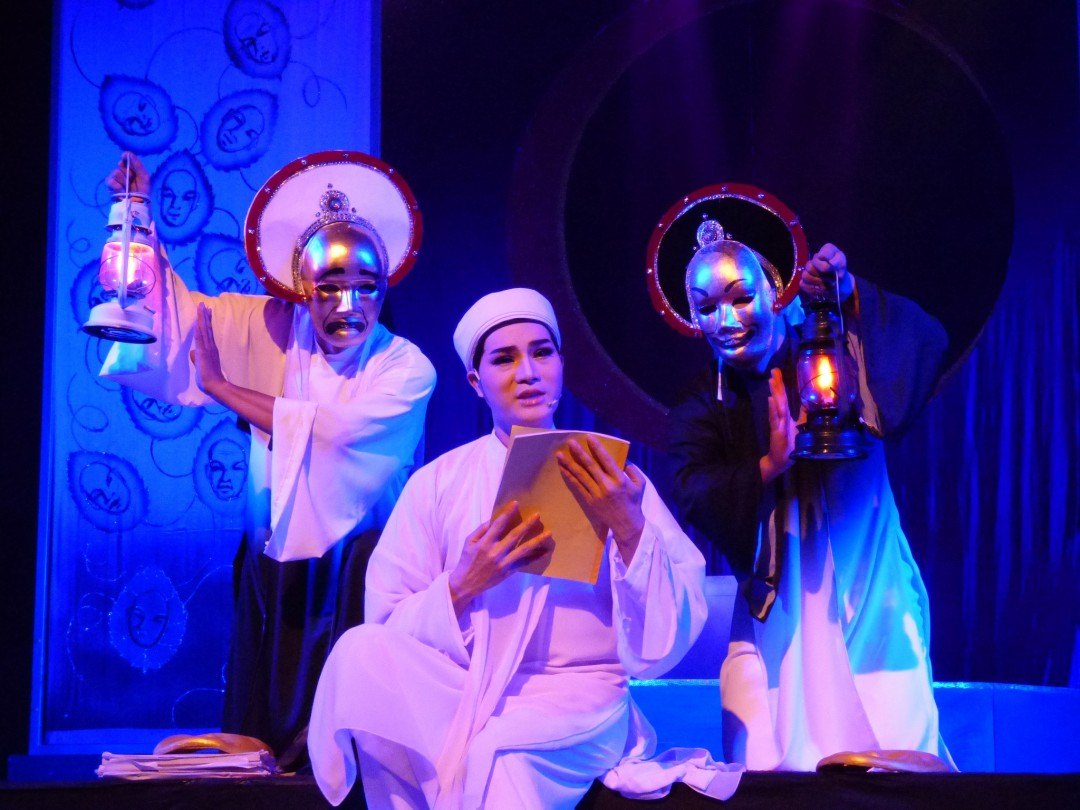 Sân khấu náo nức đón xuân