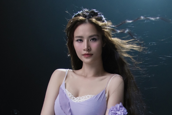 Âm thanh đậm chất Đông Nhi trở lại trong ‘Người ôm pháo hoa’