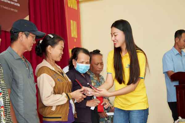 Á hậu Kim Duyên tích cực hoạt động thiện nguyện dịp Tết