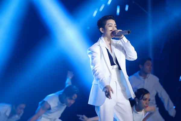 Gil Lê khiến dàn giám khảo sững sờ khi làm mới ‘Biển tình’