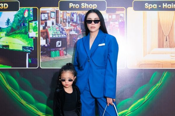 Trà Ngọc Hằng cùng con gái Sophia sành điệu dự sự kiện